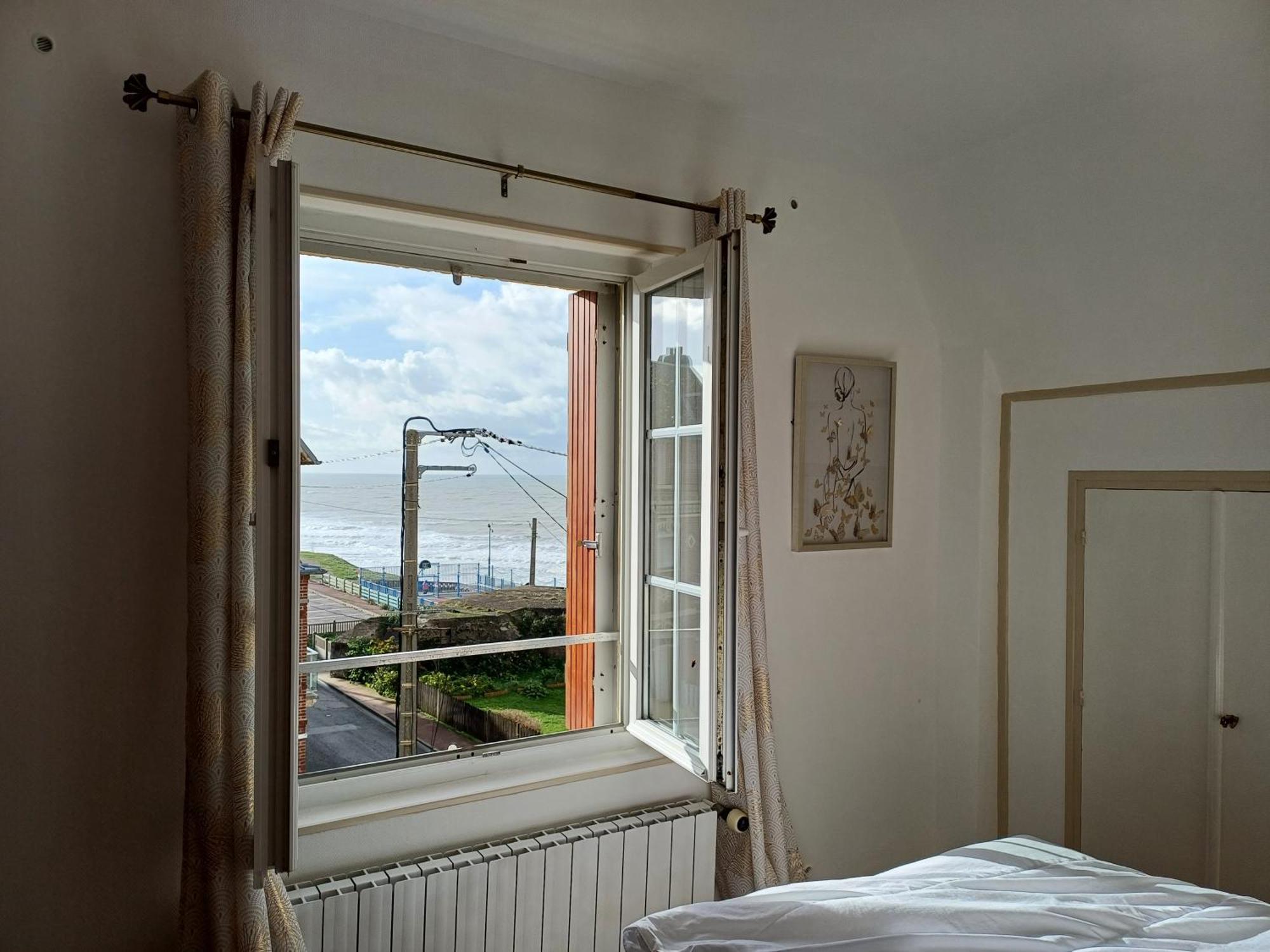 Au Gre Des Marees 2 Appartement Face A La Mer 2Eme Etage Ault Exterior foto